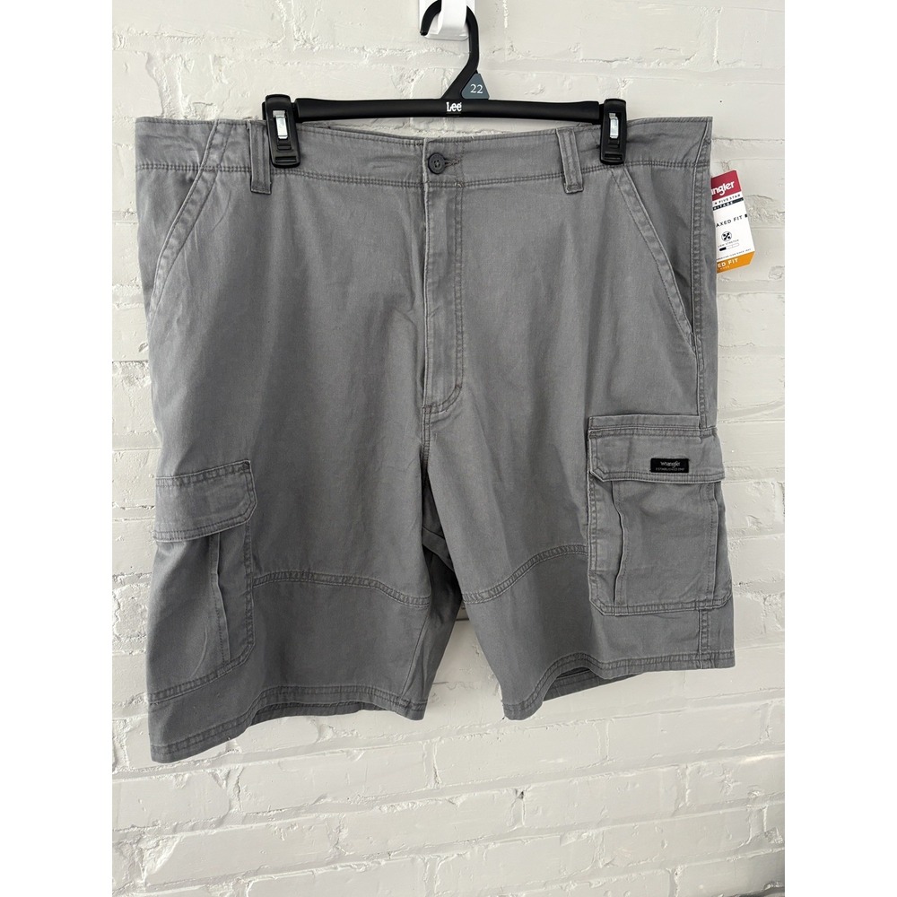 NEW Men's Wrangler five star heritage relaxed fit gray cargo shorts 42x10